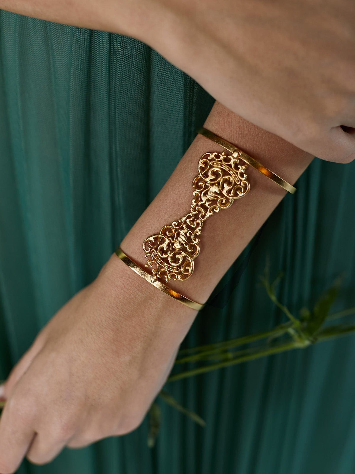 Marguerite cuff