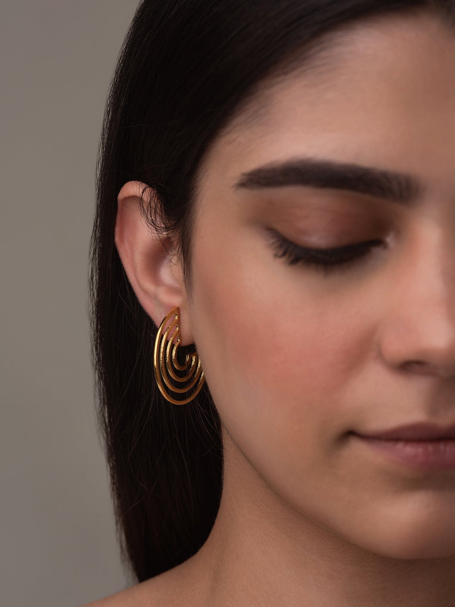 Cutwork disc earrings
