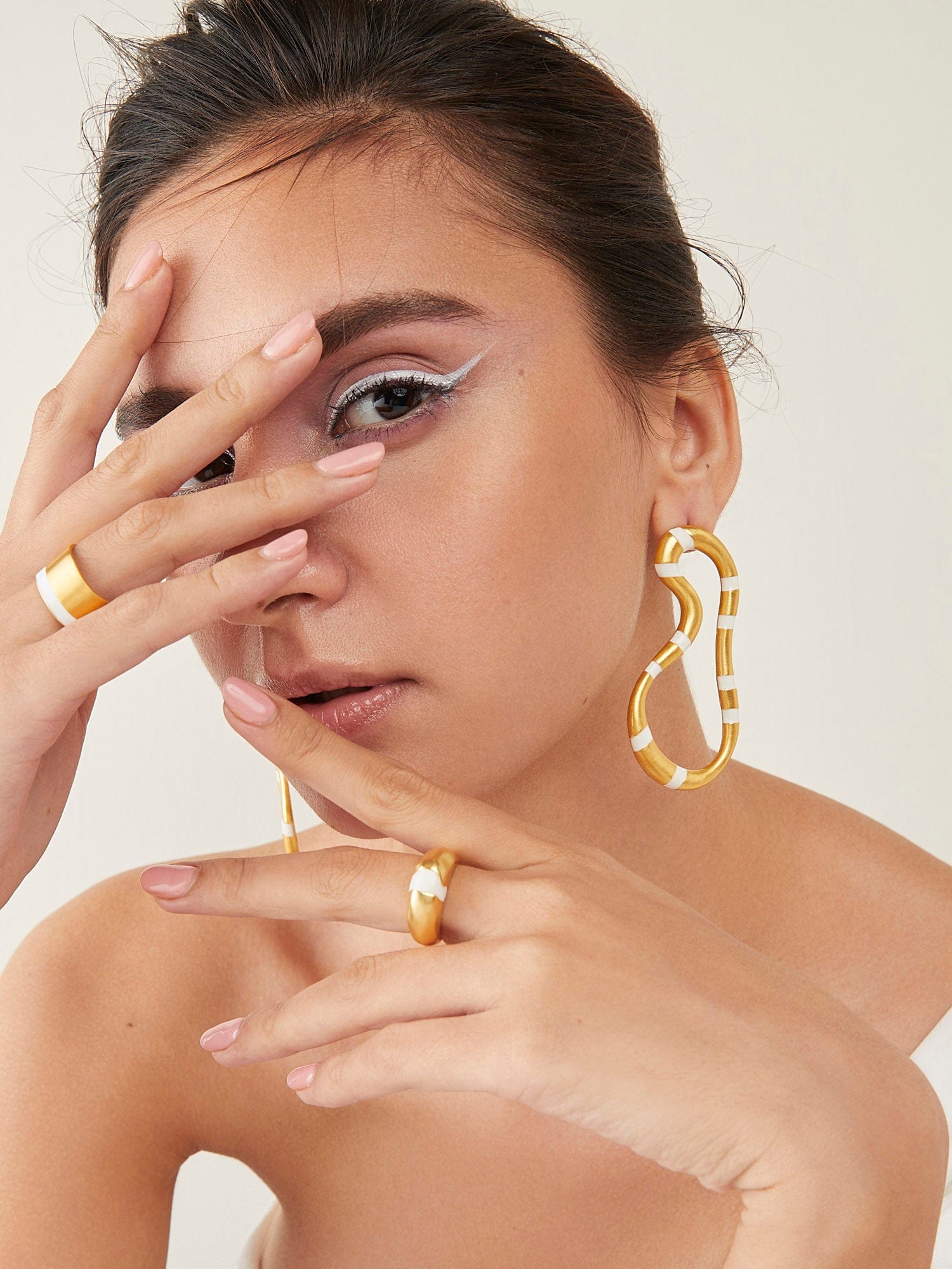 Leia hoops