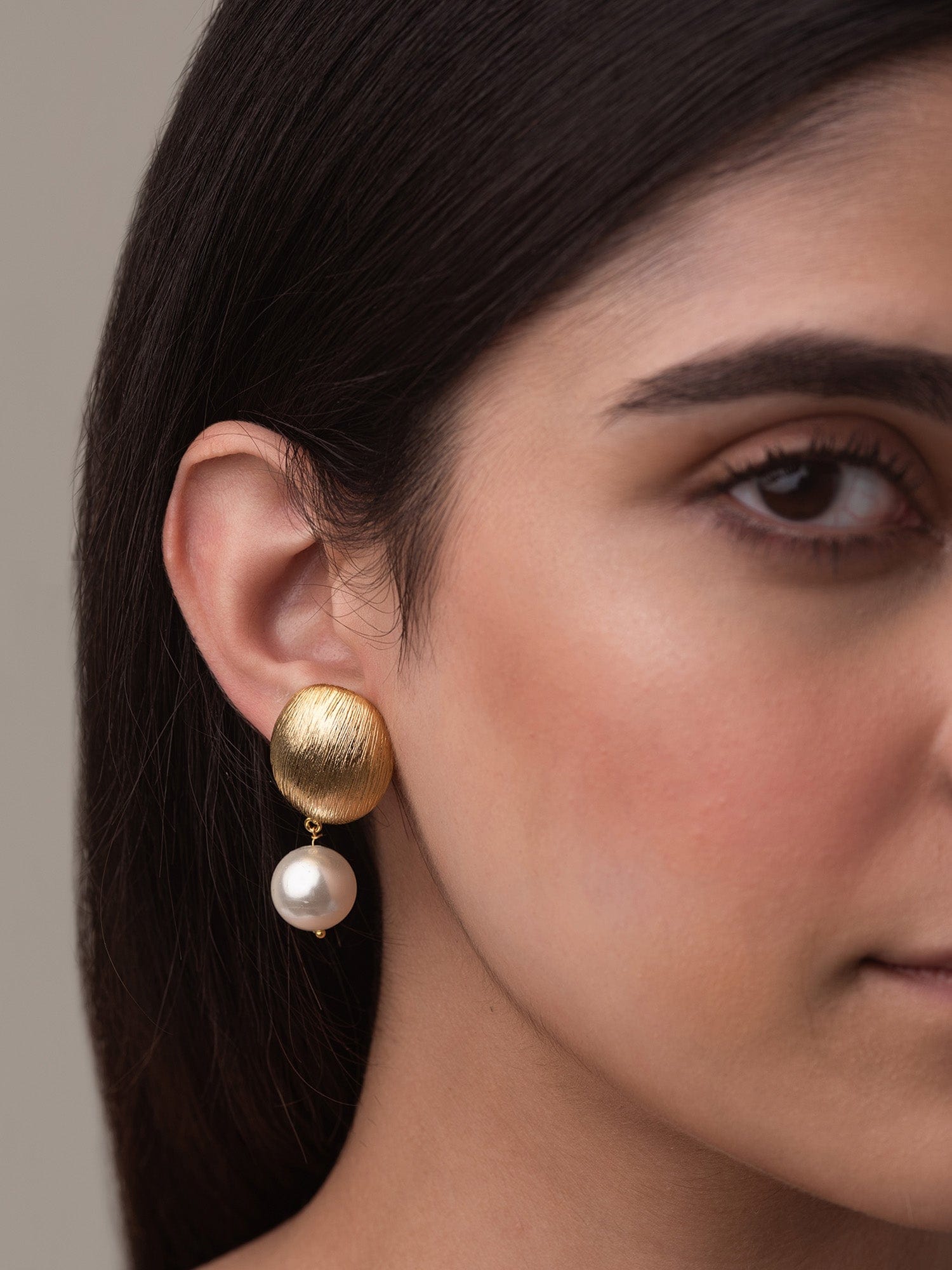 Round pearl earrings