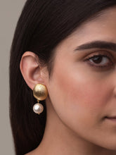 Round pearl earrings