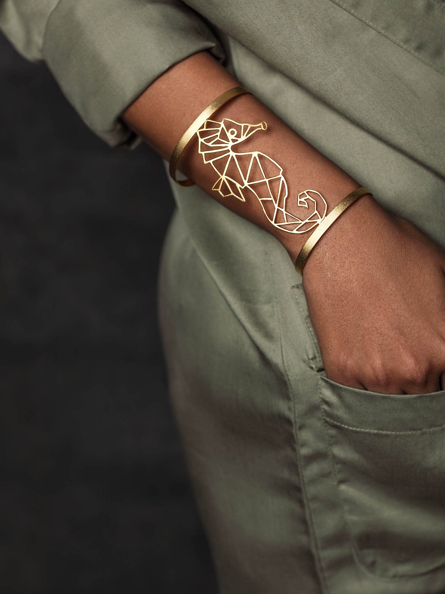 De La Mer Seahorse cuff