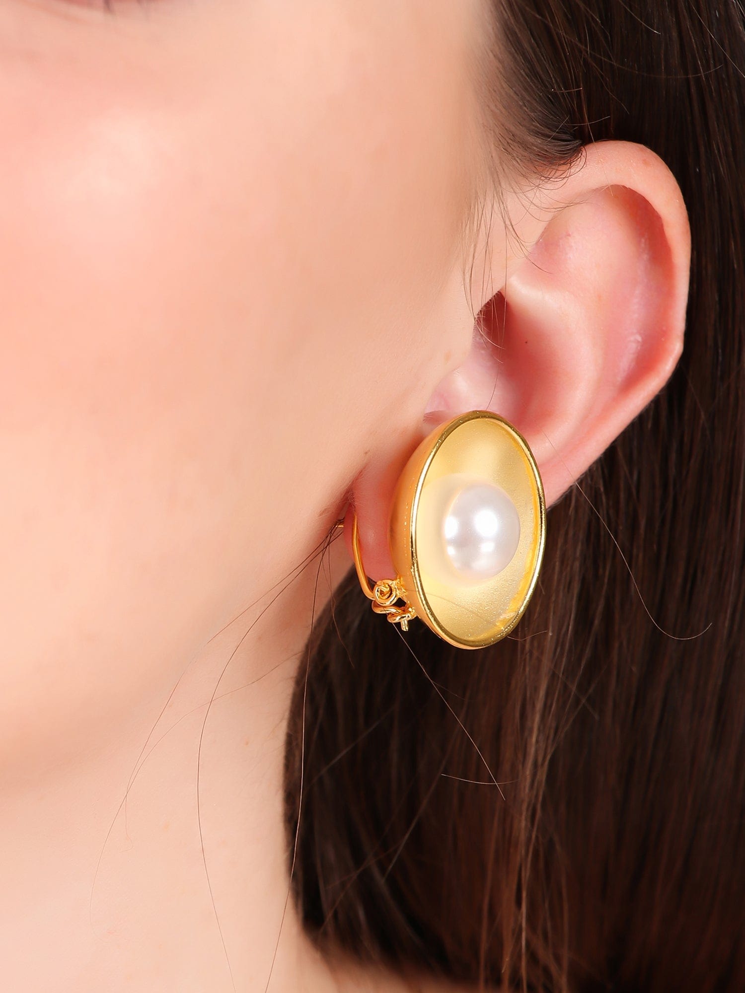 Alexandra pearl stud earrings