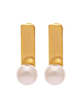 Angela pearl earrings
