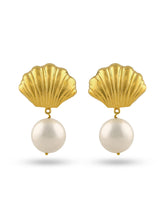 Mare Pearl Earrings