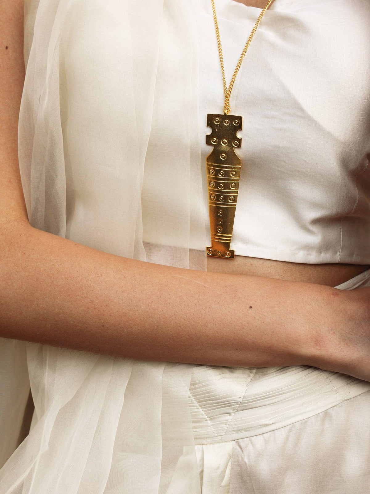 Statuesque necklace