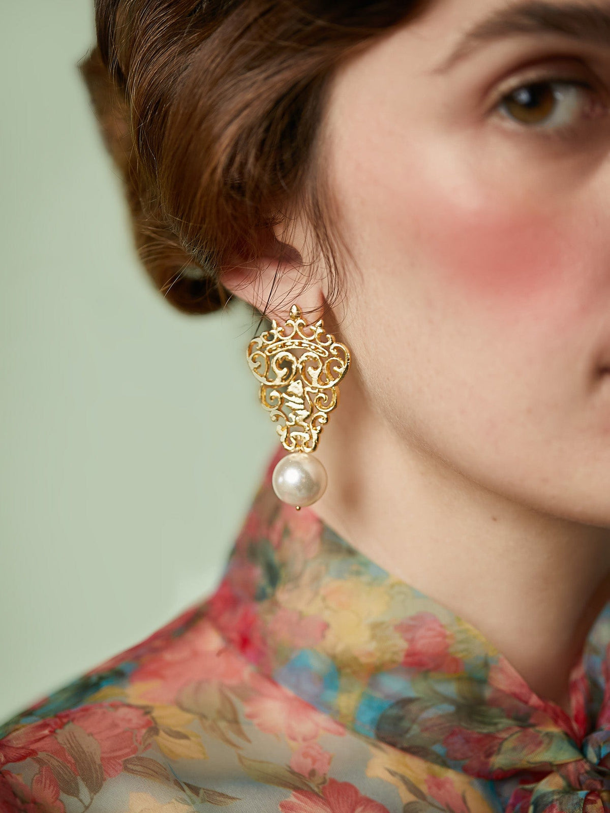 Marguerite pearl earrings
