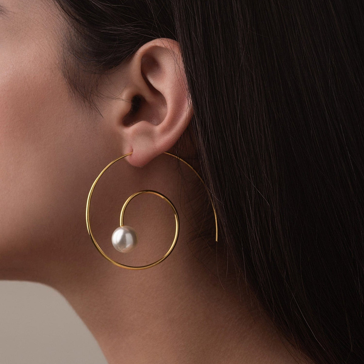 【HYERES LOR】25SS★ H Edition SL Pearl 1Touch Earrings 8mm Alice Shell Pearl Earring – Eye Candy Los Angeles