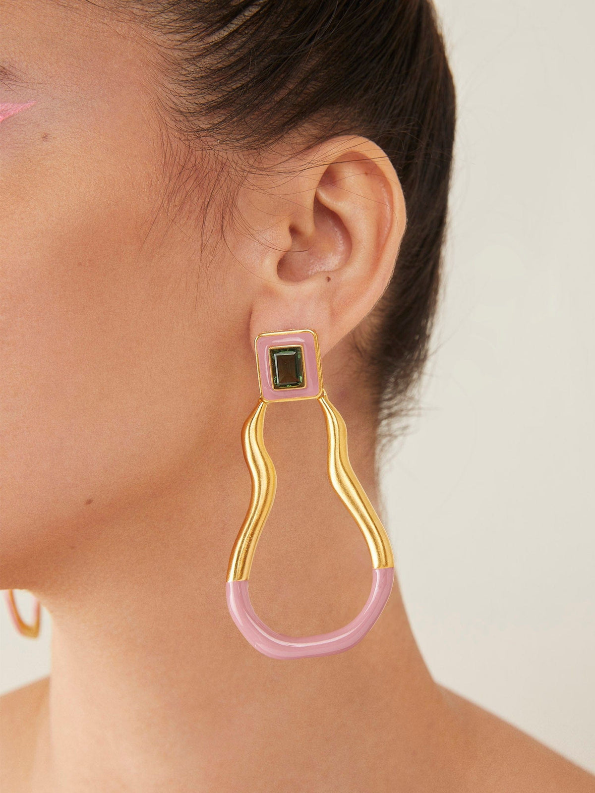 Camilla hoops