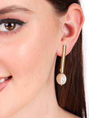 Cassandra pearl earrings