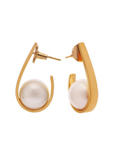 Stella pearl earrings